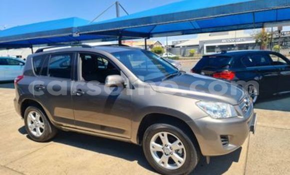 Sayi Na hannu Toyota RAV4 Silver Mota in Maseru a Maseru Sayi Na hannu Toyota RAV4 Silver Mota in Maseru a Maseru