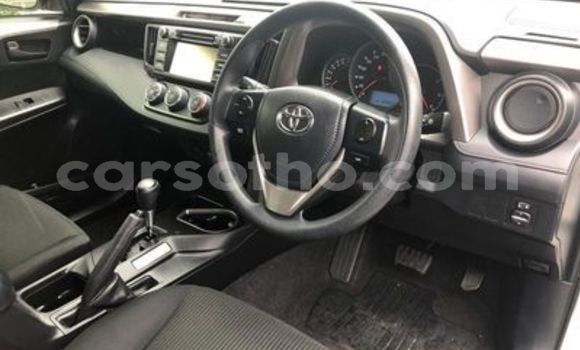 Acheter Occasion Voiture Toyota RAV4 Blanc à Mafeteng, Mafeteng Acheter Occasion Voiture Toyota RAV4 Blanc à Mafeteng, Mafeteng