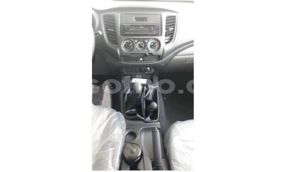 Sayi Imported Mitsubishi L200 White Mota in Import - Dubai a Maseru
