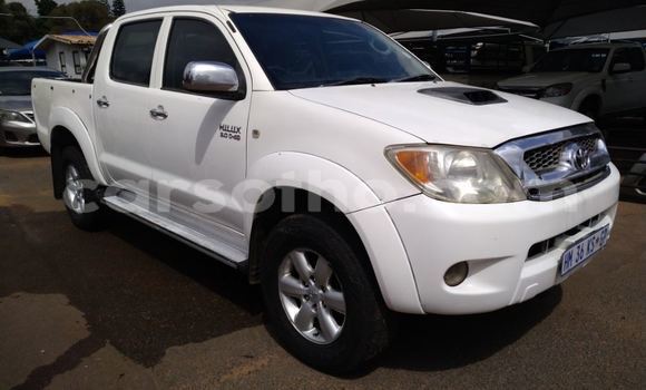 Sayi Na hannu Toyota Hilux White Mota in Maseru a Maseru Sayi Na hannu Toyota Hilux White Mota in Maseru a Maseru
