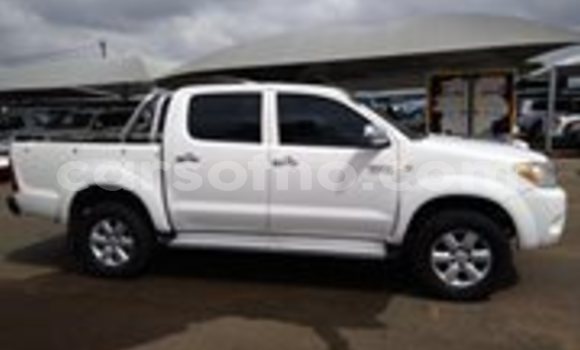 Sayi Na hannu Toyota Hilux White Mota in Maseru a Maseru Sayi Na hannu Toyota Hilux White Mota in Maseru a Maseru