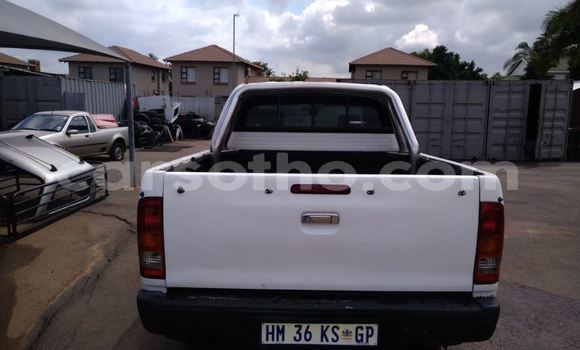Sayi Na hannu Toyota Hilux White Mota in Maseru a Maseru Sayi Na hannu Toyota Hilux White Mota in Maseru a Maseru