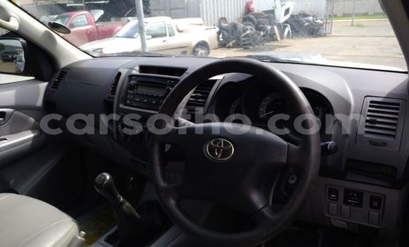 Sayi Na hannu Toyota Hilux White Mota in Maseru a Maseru Sayi Na hannu Toyota Hilux White Mota in Maseru a Maseru