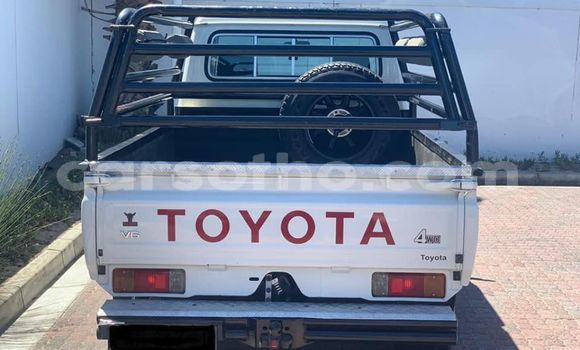 Buy Used Toyota Land Cruiser White Car in Maseru in Maseru Buy Used Toyota Land Cruiser White Car in Maseru in Maseru