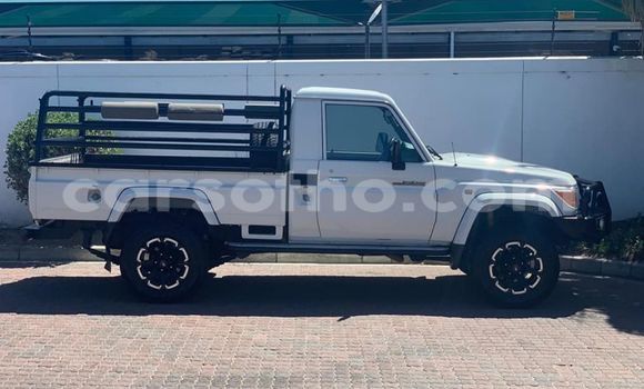 Buy Used Toyota Land Cruiser White Car in Maseru in Maseru Buy Used Toyota Land Cruiser White Car in Maseru in Maseru