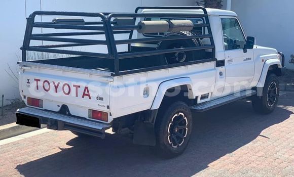 Buy Used Toyota Land Cruiser White Car in Maseru in Maseru Buy Used Toyota Land Cruiser White Car in Maseru in Maseru