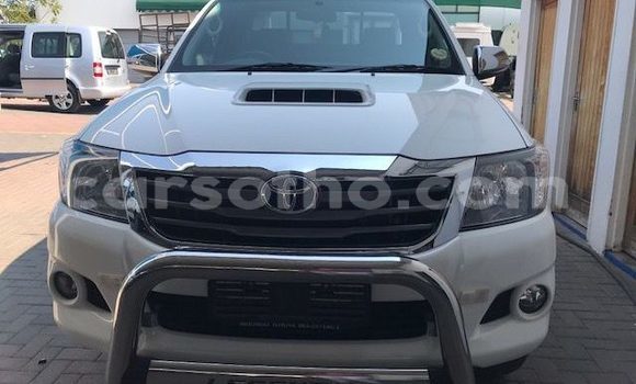 Buy Used Toyota Hilux White Car in Mohale's Hoek in Mohale's Hoek Buy Used Toyota Hilux White Car in Mohale's Hoek in Mohale's Hoek