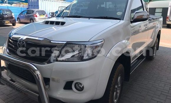 Buy Used Toyota Hilux White Car in Mohale's Hoek in Mohale's Hoek Buy Used Toyota Hilux White Car in Mohale's Hoek in Mohale's Hoek