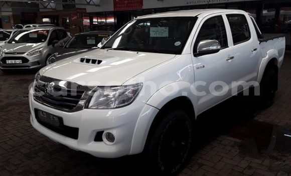 Buy Used Toyota Hilux White Car in Mokhotlong in Berea Buy Used Toyota Hilux White Car in Mokhotlong in Berea