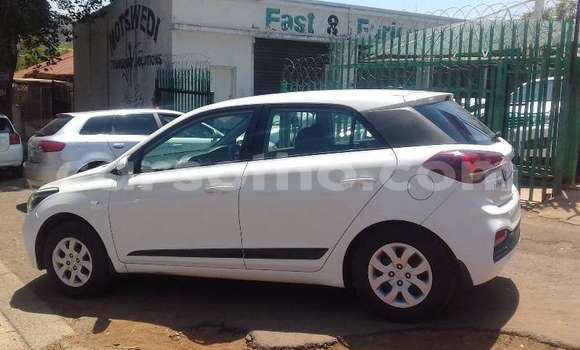 Buy Used Hyundai Accent White Car in Maseru in Maseru Buy Used Hyundai Accent White Car in Maseru in Maseru