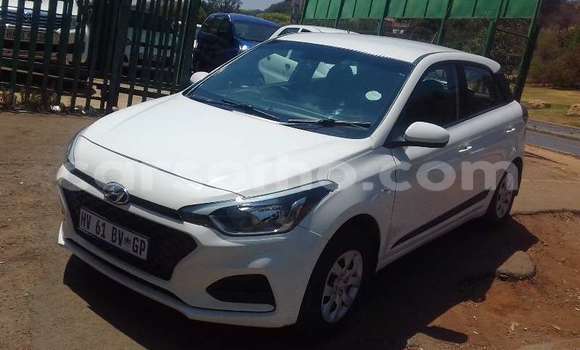 Buy Used Hyundai Accent White Car in Maseru in Maseru Buy Used Hyundai Accent White Car in Maseru in Maseru