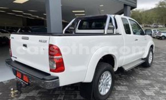 Buy Used Toyota Hilux White Car in Mafeteng in Mafeteng Buy Used Toyota Hilux White Car in Mafeteng in Mafeteng