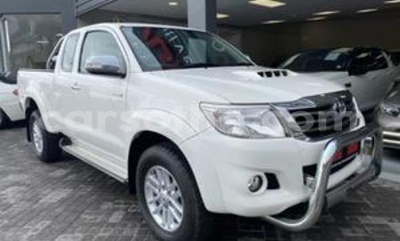 Buy Used Toyota Hilux White Car in Mafeteng in Mafeteng Buy Used Toyota Hilux White Car in Mafeteng in Mafeteng