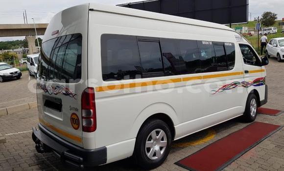 Buy Used Toyota Hiace White Car in Maseru in Maseru Buy Used Toyota Hiace White Car in Maseru in Maseru