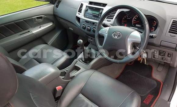 اشتري مستعمل Toyota Hilux White سيارة في Maputsoe في Leribe اشتري مستعمل Toyota Hilux White سيارة في Maputsoe في Leribe
