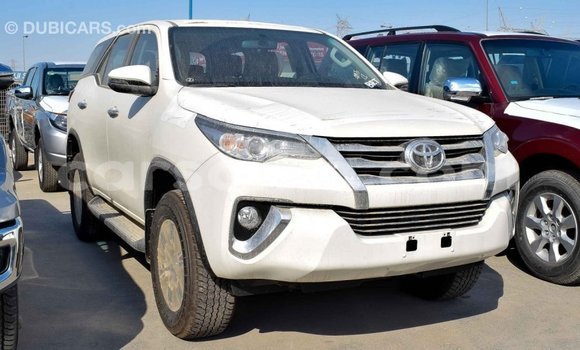 Acheter Import Voiture Toyota Fortuner Blanc à Import - Dubai, Maseru Acheter Import Voiture Toyota Fortuner Blanc à Import - Dubai, Maseru