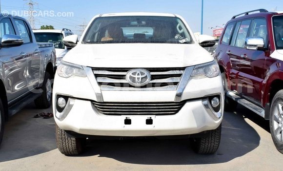 Acheter Import Voiture Toyota Fortuner Blanc à Import - Dubai, Maseru Acheter Import Voiture Toyota Fortuner Blanc à Import - Dubai, Maseru
