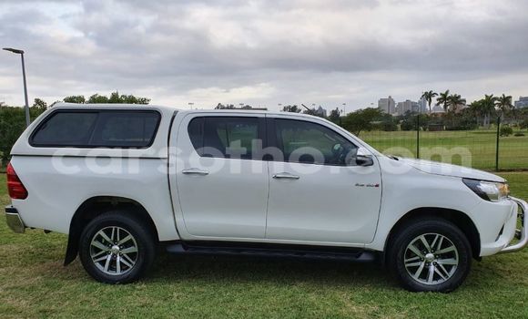 Acheter Occasion Voiture Toyota Hilux Blanc à Maputsoa, Leribe Acheter Occasion Voiture Toyota Hilux Blanc à Maputsoa, Leribe