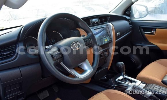 Acheter Import Voiture Toyota Fortuner Blanc à Import - Dubai, Maseru Acheter Import Voiture Toyota Fortuner Blanc à Import - Dubai, Maseru