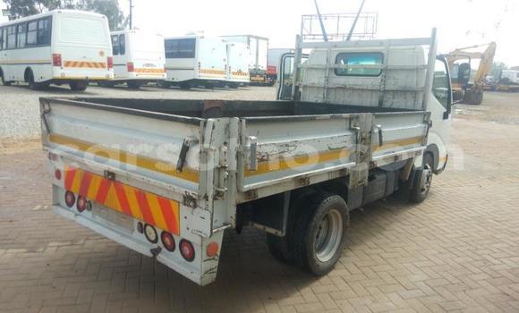 Sayi Na hannu Toyota Dyna White Babbar mota in Maputsoa a Leribe Sayi Na hannu Toyota Dyna White Babbar mota in Maputsoa a Leribe