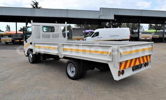 Acheter Occasion Utilitaire Toyota Dyna Blanc à Maputsoa, Leribe Acheter Occasion Utilitaire Toyota Dyna Blanc à Maputsoa, Leribe