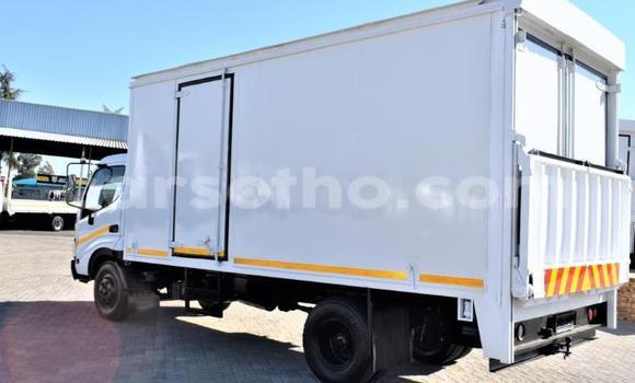 Acheter Occasion Utilitaire Toyota Dyna Blanc à Maputsoe, Leribe Acheter Occasion Utilitaire Toyota Dyna Blanc à Maputsoe, Leribe