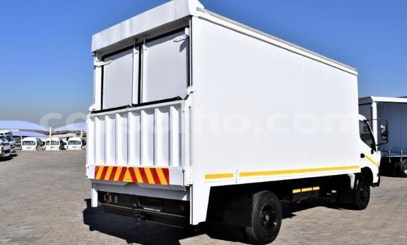 Acheter Occasion Utilitaire Toyota Dyna Blanc à Maputsoe, Leribe Acheter Occasion Utilitaire Toyota Dyna Blanc à Maputsoe, Leribe
