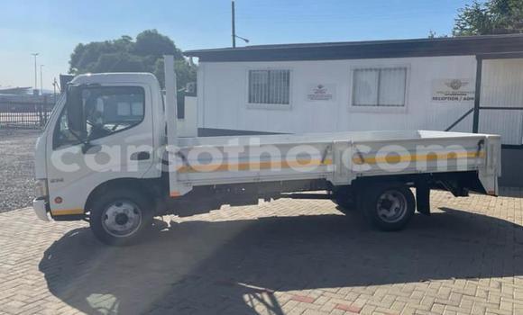 Acheter Occasion Utilitaire Toyota Dyna Blanc à Maputsoa, Leribe Acheter Occasion Utilitaire Toyota Dyna Blanc à Maputsoa, Leribe