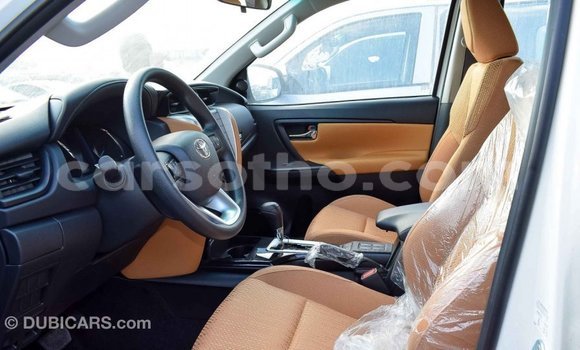 Acheter Import Voiture Toyota Fortuner Blanc à Import - Dubai, Maseru Acheter Import Voiture Toyota Fortuner Blanc à Import - Dubai, Maseru