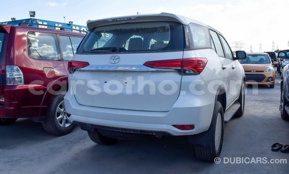 Acheter Import Voiture Toyota Fortuner Blanc à Import - Dubai, Maseru Acheter Import Voiture Toyota Fortuner Blanc à Import - Dubai, Maseru
