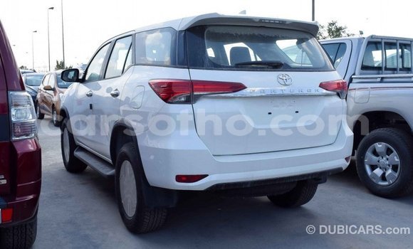 Acheter Import Voiture Toyota Fortuner Blanc à Import - Dubai, Maseru Acheter Import Voiture Toyota Fortuner Blanc à Import - Dubai, Maseru
