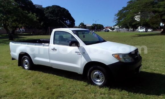 Buy Used Toyota Hilux White Car in Mafeteng in Mafeteng Buy Used Toyota Hilux White Car in Mafeteng in Mafeteng