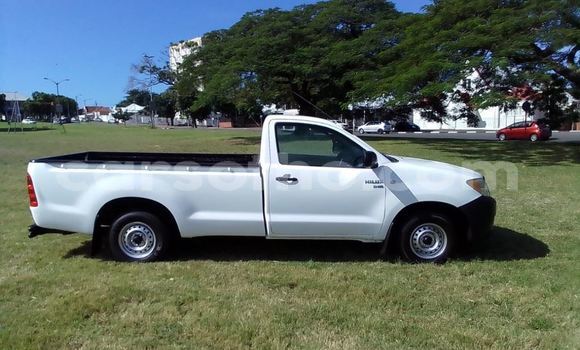 Buy Used Toyota Hilux White Car in Mafeteng in Mafeteng Buy Used Toyota Hilux White Car in Mafeteng in Mafeteng
