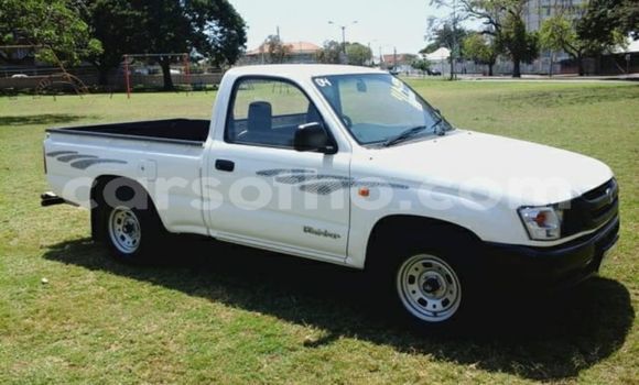 Sayi Na hannu Toyota Hilux White Mota in Hlotse a Leribe Sayi Na hannu Toyota Hilux White Mota in Hlotse a Leribe