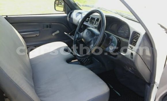 Sayi Na hannu Toyota Hilux White Mota in Hlotse a Leribe Sayi Na hannu Toyota Hilux White Mota in Hlotse a Leribe