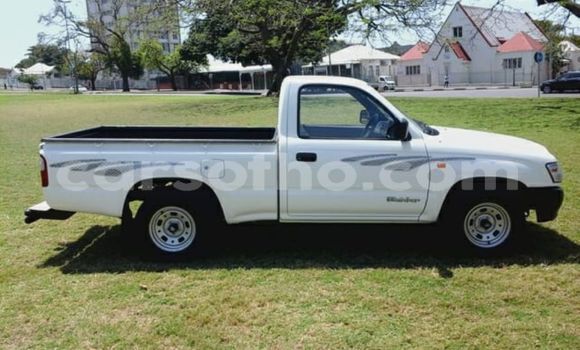 Sayi Na hannu Toyota Hilux White Mota in Hlotse a Leribe Sayi Na hannu Toyota Hilux White Mota in Hlotse a Leribe