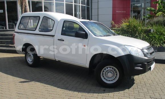 Buy Used Isuzu KB White Car in Hlotse in Leribe Buy Used Isuzu KB White Car in Hlotse in Leribe