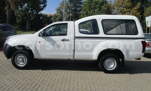 Buy Used Isuzu KB White Car in Hlotse in Leribe Buy Used Isuzu KB White Car in Hlotse in Leribe