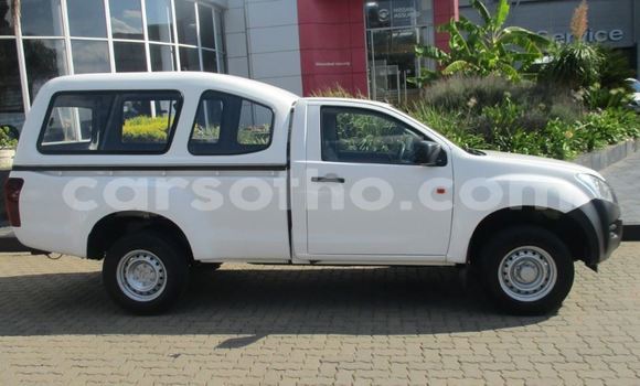 Buy Used Isuzu KB White Car in Hlotse in Leribe Buy Used Isuzu KB White Car in Hlotse in Leribe