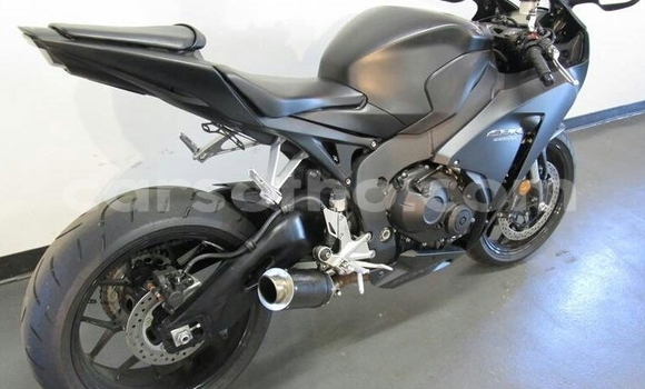 Sayi Imported Honda CBR 1000 RR Black Motsi in Teyateyaneng a Berea Sayi Imported Honda CBR 1000 RR Black Motsi in Teyateyaneng a Berea