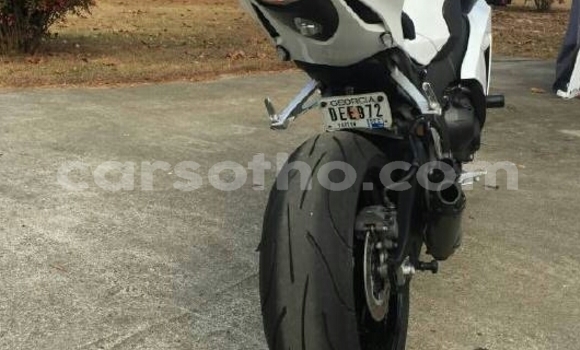 Sayi Imported Honda CBR 1000 RR White Motsi in Butha Buthe a Butha-Buthe Sayi Imported Honda CBR 1000 RR White Motsi in Butha Buthe a Butha-Buthe