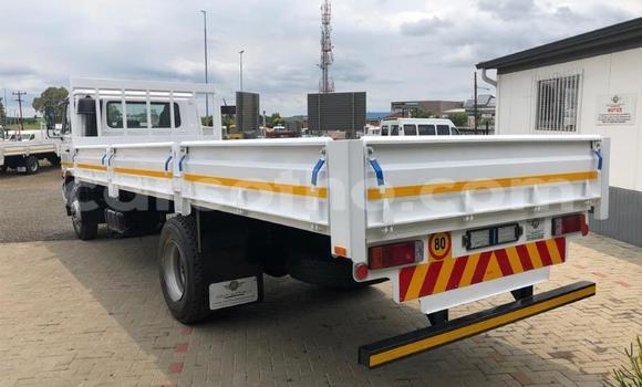 اشتري مستعمل Nissan UD White شاحنة في Hlotse في Leribe اشتري مستعمل Nissan UD White شاحنة في Hlotse في Leribe