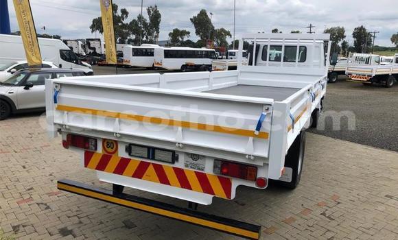 اشتري مستعمل Nissan UD White شاحنة في Hlotse في Leribe اشتري مستعمل Nissan UD White شاحنة في Hlotse في Leribe