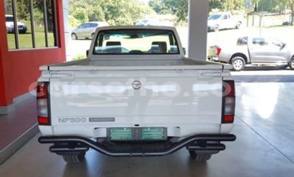 Buy Used Nissan NP 300 White Car in Maputsoe in Leribe Buy Used Nissan NP 300 White Car in Maputsoe in Leribe
