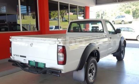 Buy Used Nissan NP 300 White Car in Maputsoe in Leribe Buy Used Nissan NP 300 White Car in Maputsoe in Leribe