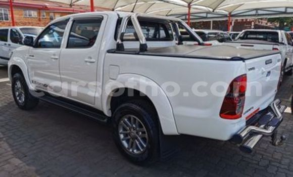 Buy Used Toyota Hilux White Car in Mafeteng in Mafeteng Buy Used Toyota Hilux White Car in Mafeteng in Mafeteng