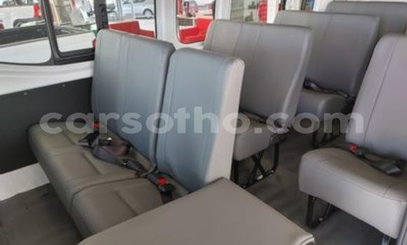 Sayi Na hannu Nissan NV350 Caravan White Mota in Butha Buthe a Butha-Buthe Sayi Na hannu Nissan NV350 Caravan White Mota in Butha Buthe a Butha-Buthe