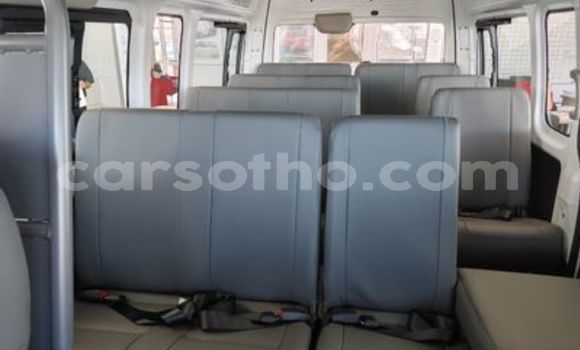 Sayi Na hannu Nissan NV350 Caravan White Mota in Butha Buthe a Butha-Buthe Sayi Na hannu Nissan NV350 Caravan White Mota in Butha Buthe a Butha-Buthe