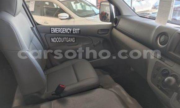 Sayi Na hannu Nissan NV350 Caravan White Mota in Butha Buthe a Butha-Buthe Sayi Na hannu Nissan NV350 Caravan White Mota in Butha Buthe a Butha-Buthe