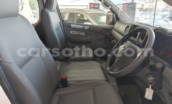 Sayi Na hannu Nissan NV350 Caravan White Mota in Butha Buthe a Butha-Buthe Sayi Na hannu Nissan NV350 Caravan White Mota in Butha Buthe a Butha-Buthe